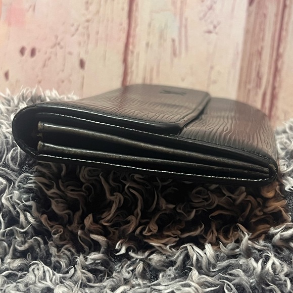 LV Epi Wallet 🖤 Vintage - Picture 7 of 9